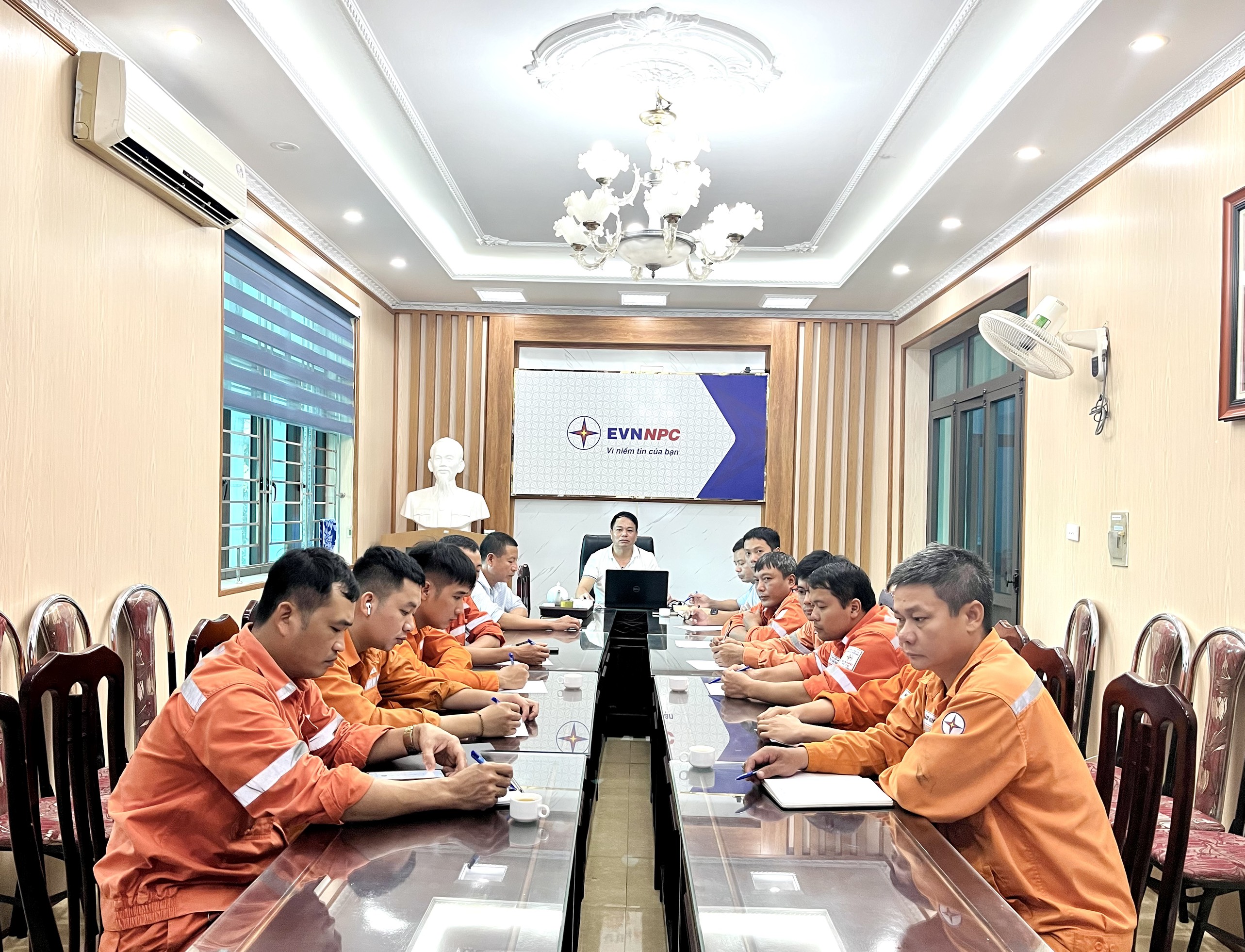 Xí nghiệp Dịch vụ Điện lực Nam Định thực hiện đào tạo nâng cao chất lượng nguồn nhân lực trong lĩnh vực Tư vấn giám sát.